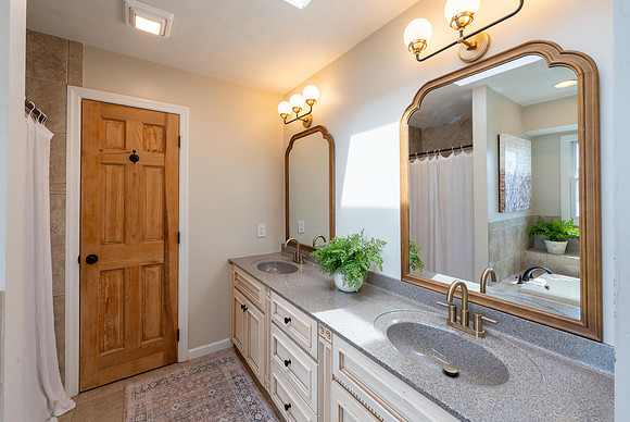 Owner's Suite-7
