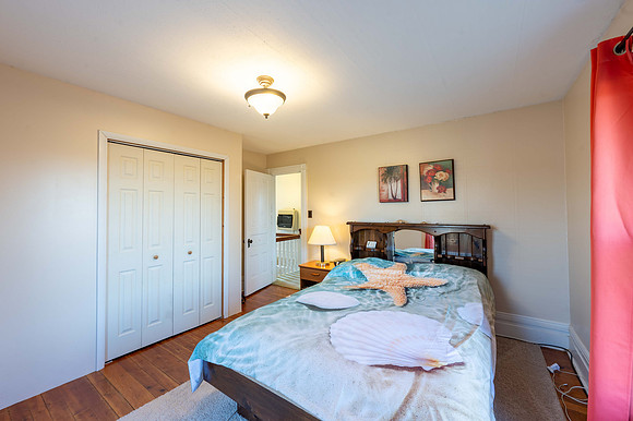 Main House 1st Bedroom-2