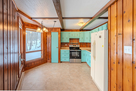 Eat-in Kitchen