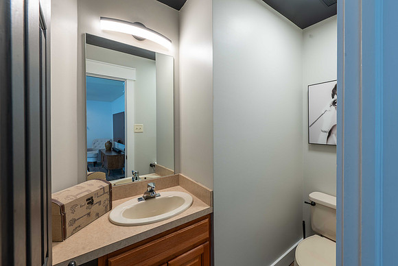 Main Level 1-2 Bath