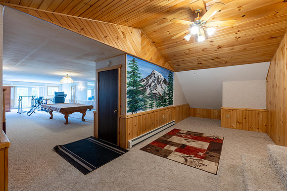 Upper Level Bonus Room