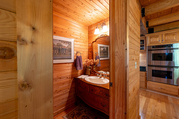 Main Level 1-2 Bathroom