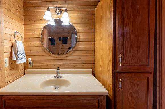 Upper Level Full Bathroom-2