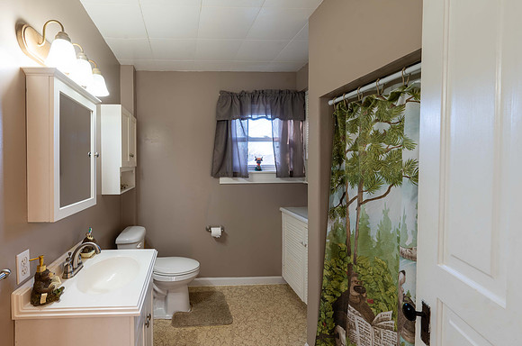 Main House 2nd Level Bathroom