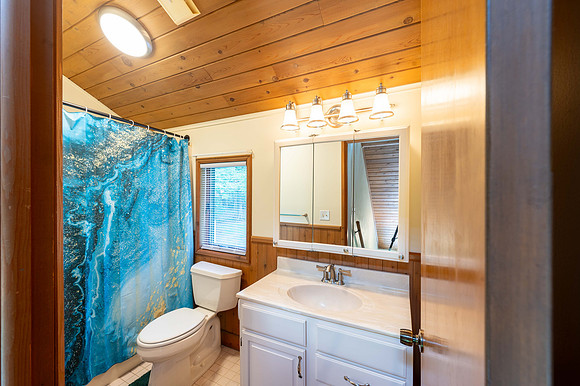 Upper Level Bathroom