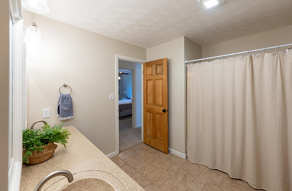 Upper Level Bathroom-3
