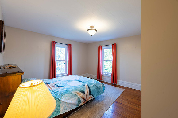 Main House 1st Bedroom