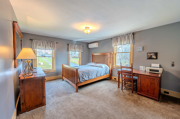 Upper Level 5th Bedroom (Primary)