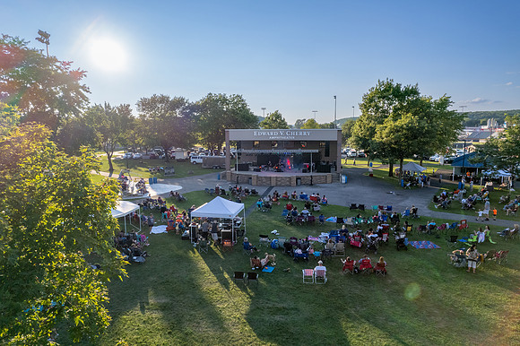 HR Church in the Park-0116