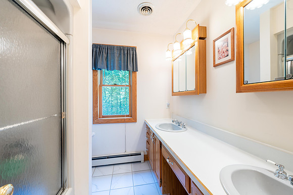 Upper Level Bathroom-2