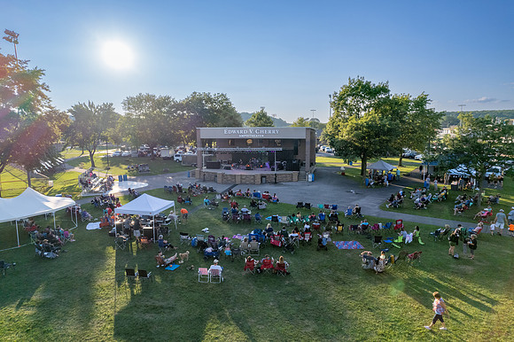 HR Church in the Park-0115