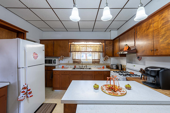 Main House Kitchen-2